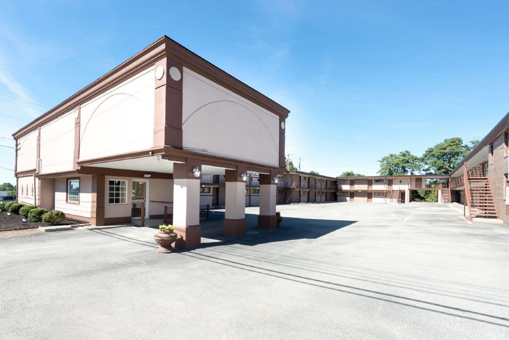 Rodeway Inn Greensburg PA Exterior foto